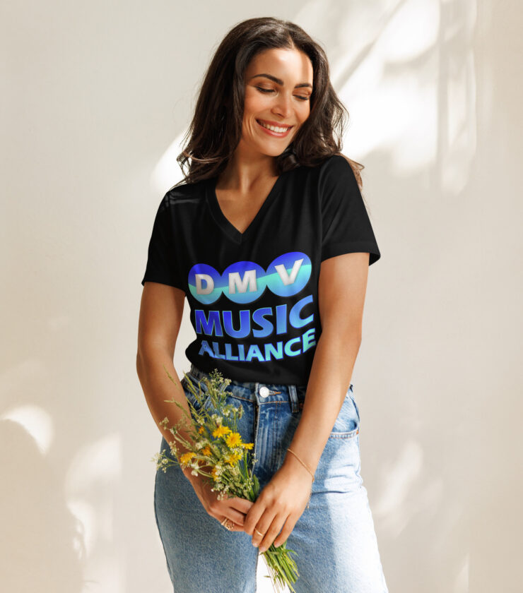 Women’s relaxed v-neck t-shirt